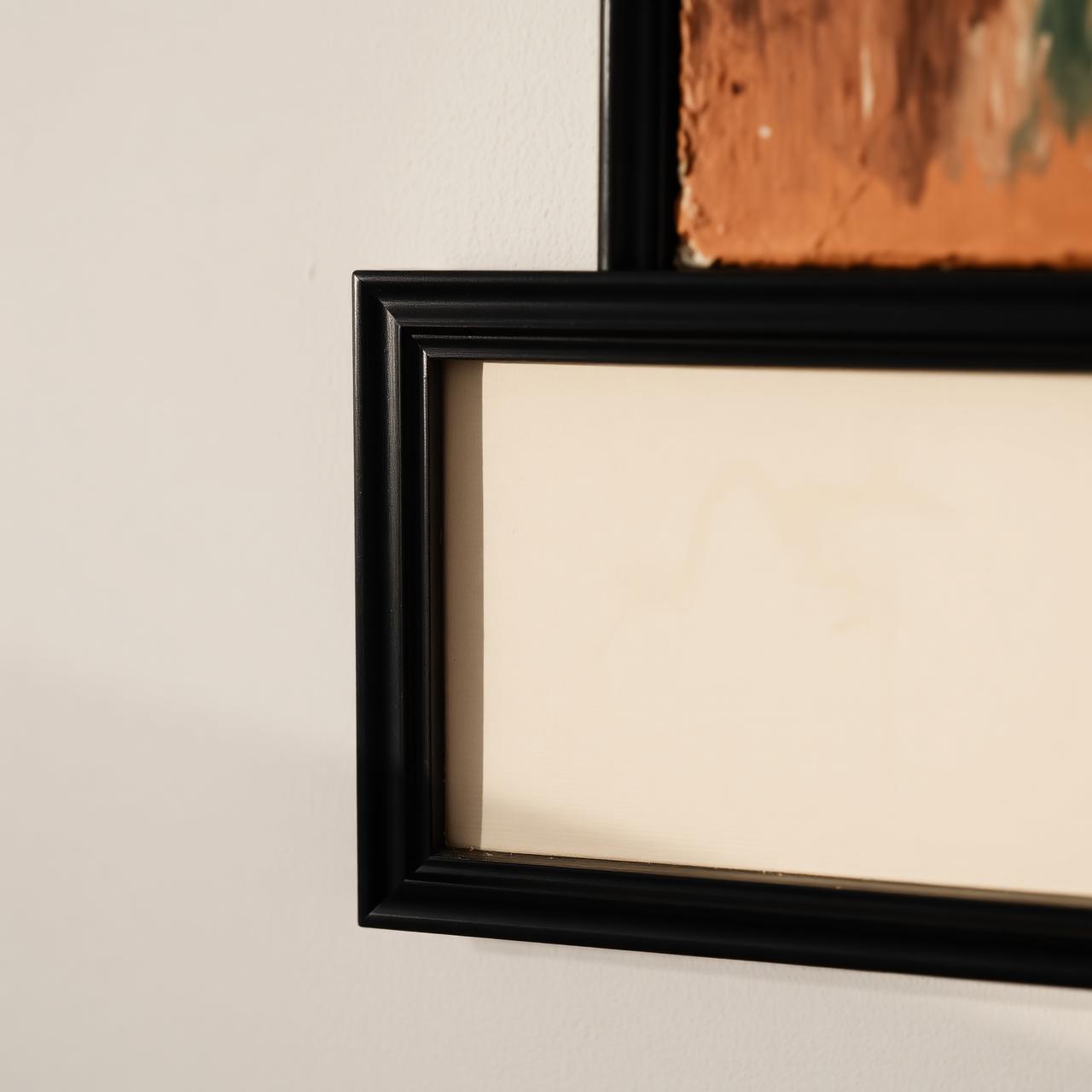 Détail d'un cadre en bois massif et de la toile d'art imprimée